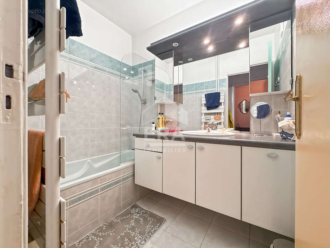 Appartement à MARSEILLE-4E