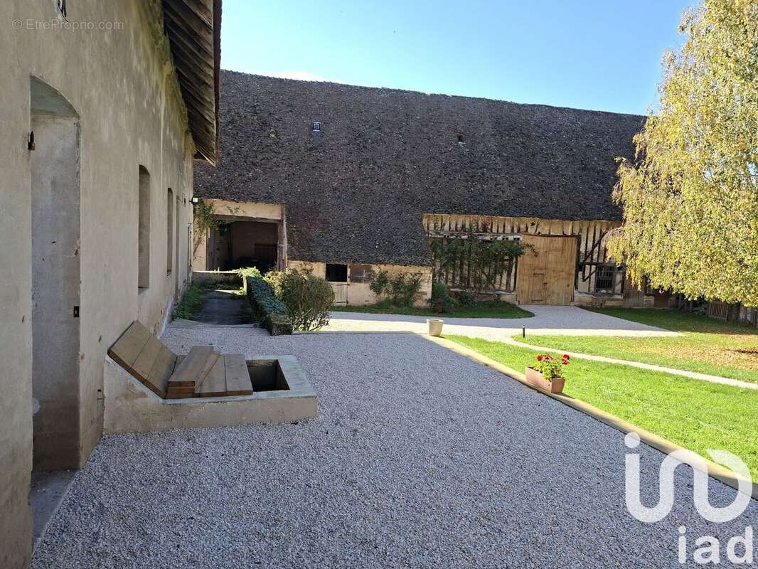 Maison 240 m² à Verdun-Sur-Le-Doubs  - photo 2