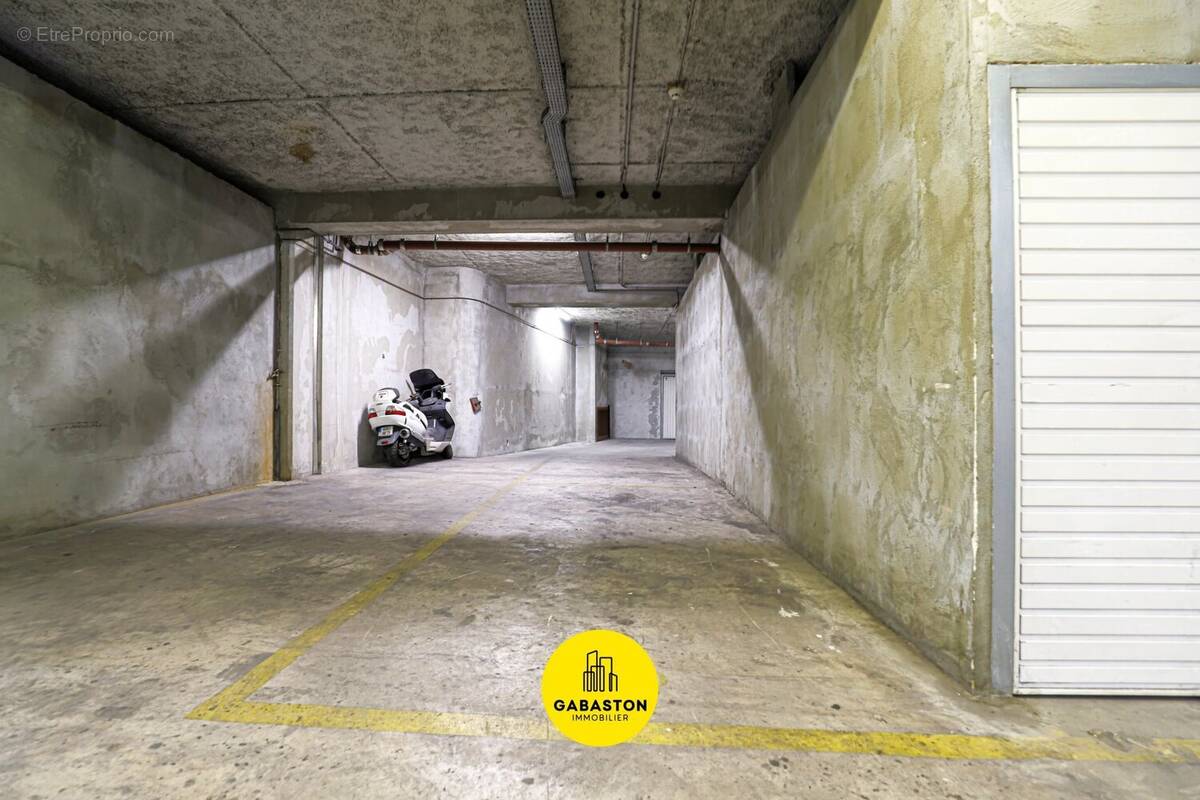Parking à MARSEILLE-8E