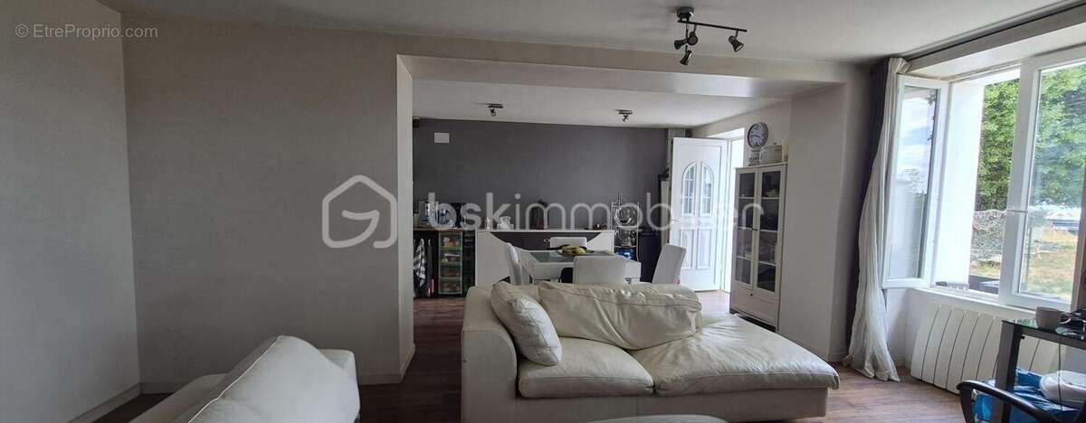 Maison mitoyenne et  rénovée de 80m² - photo 3