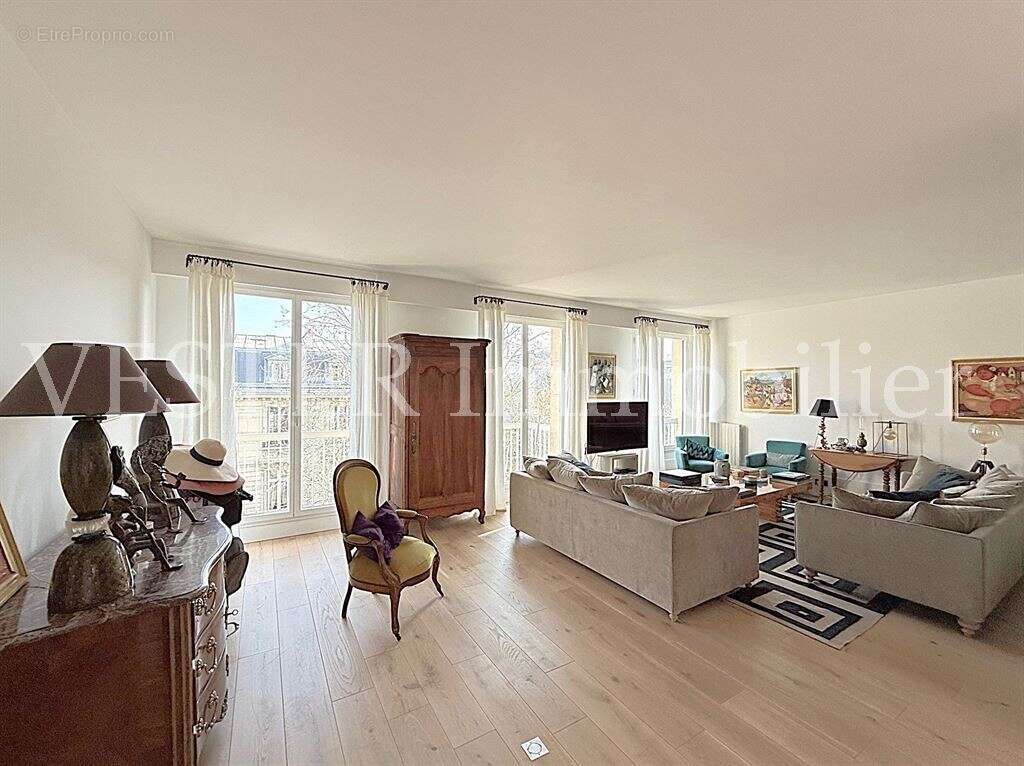 Appartement à PARIS-7E