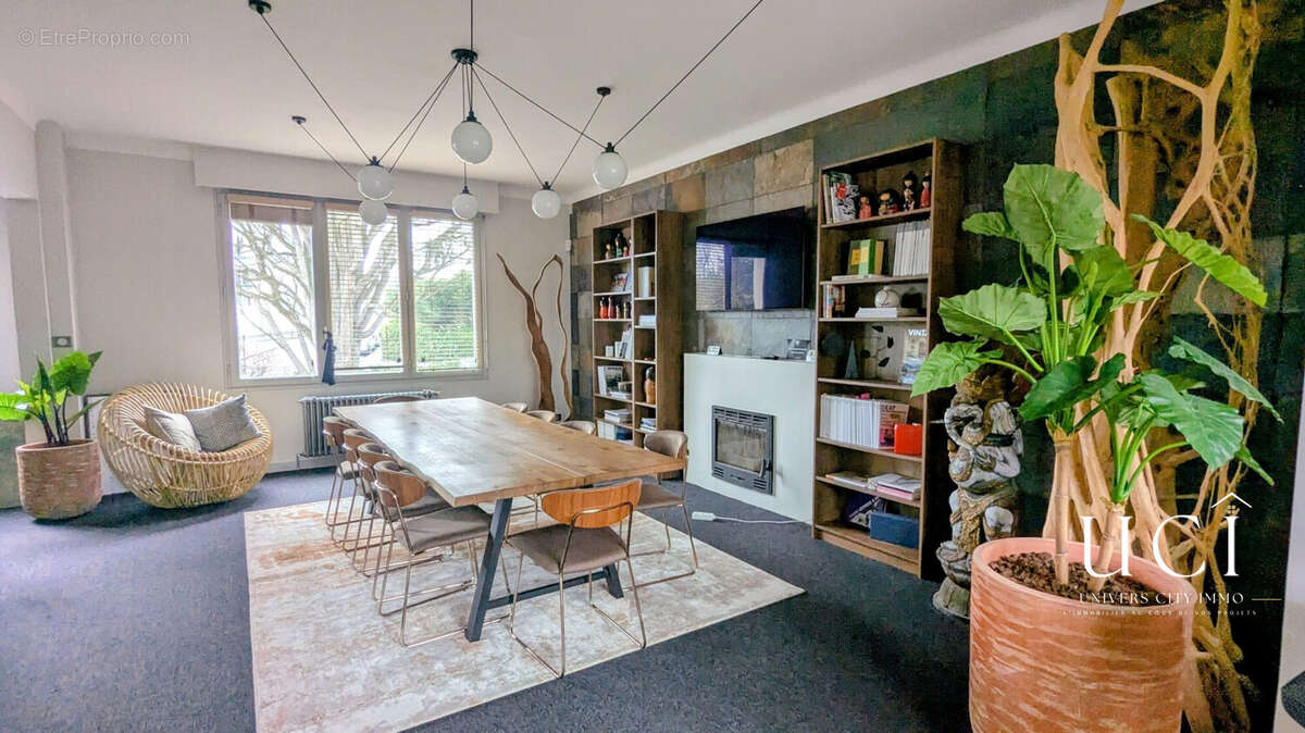 Commerce 284 m² à Saint-Sebastien-Sur-Loire  - photo 2