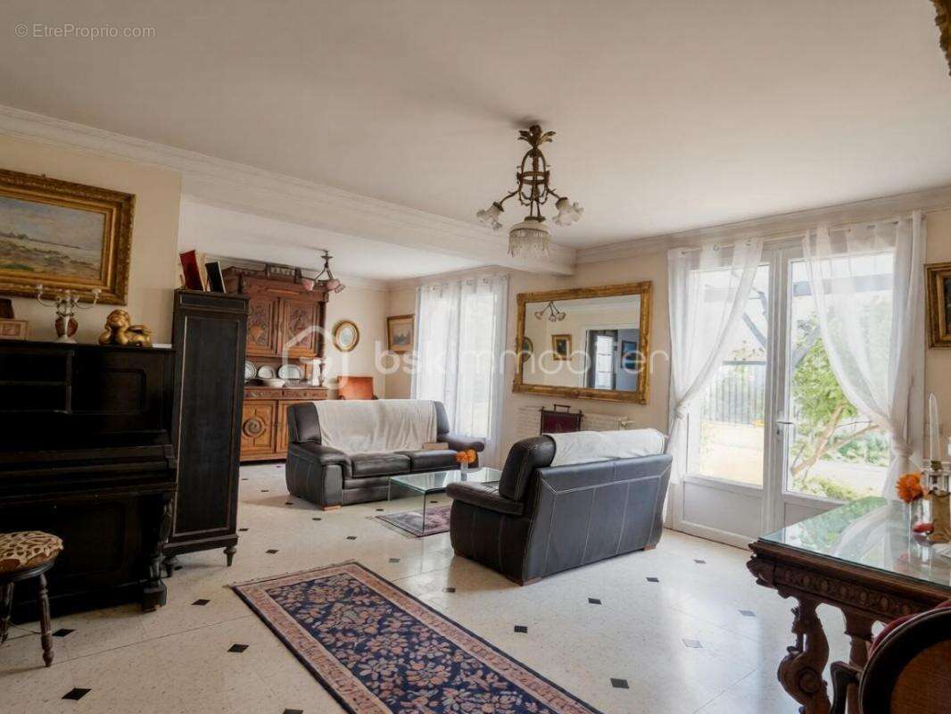 Maison à MARENNES