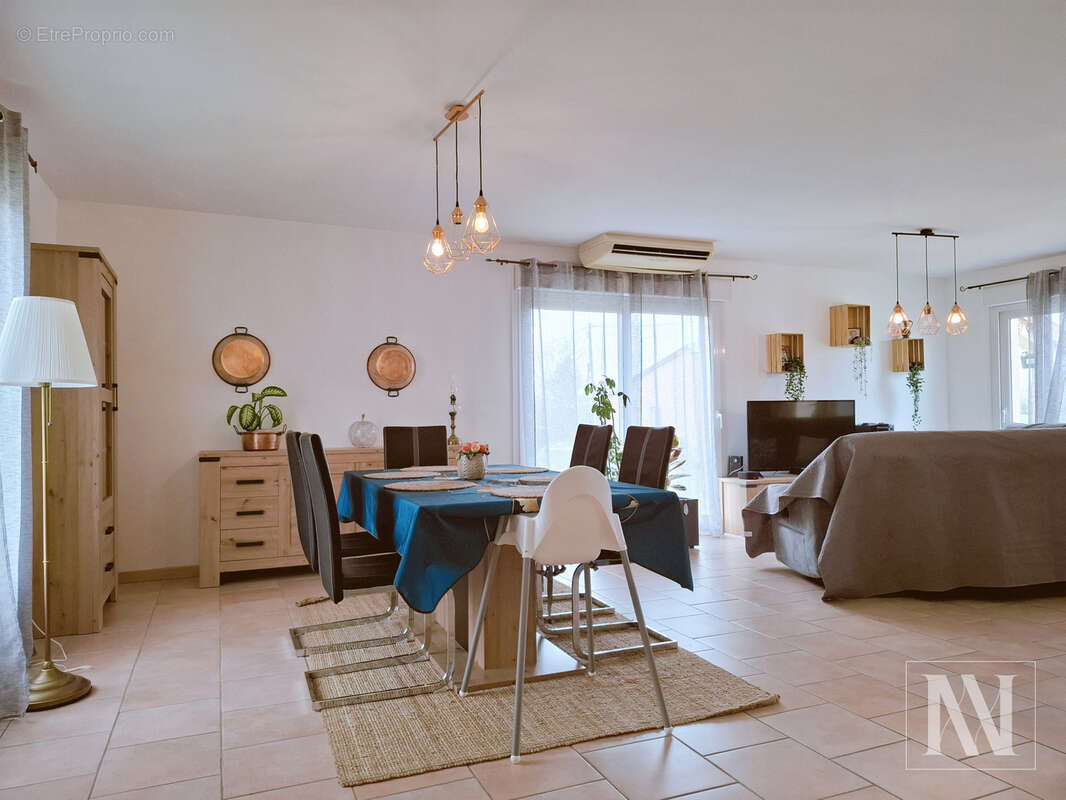 Maison à MONTSUZAIN