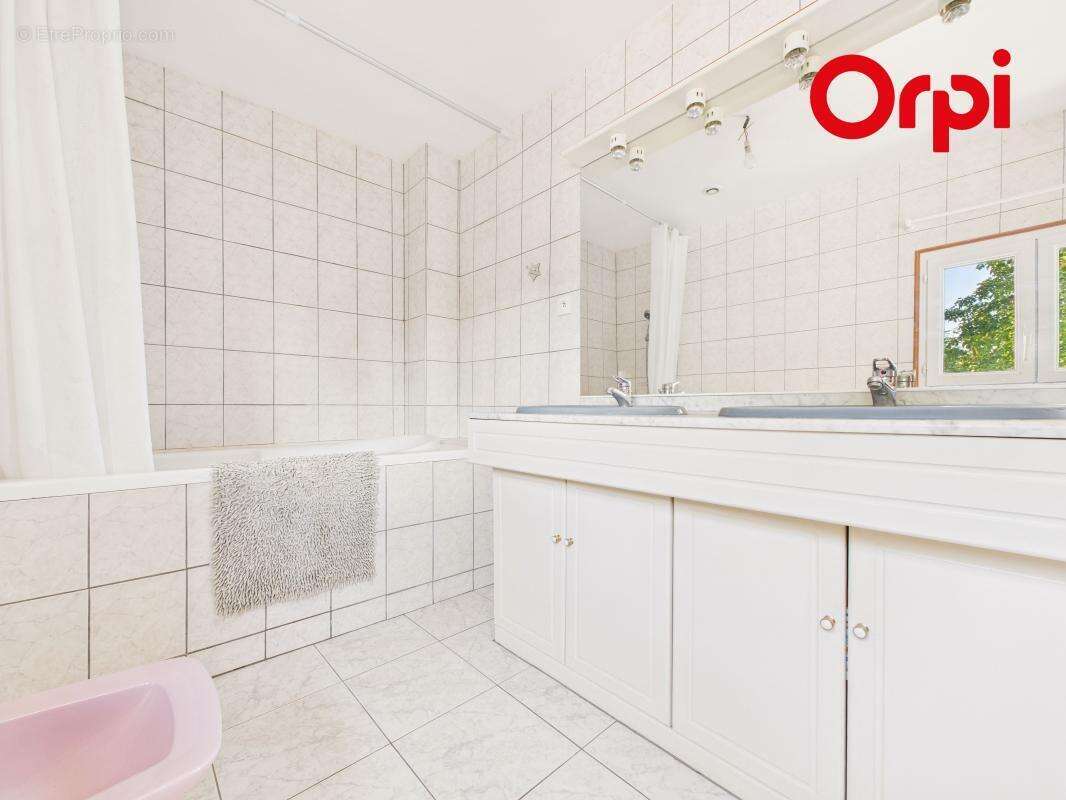 Maison à MONTREUIL-L&#039;ARGILLE