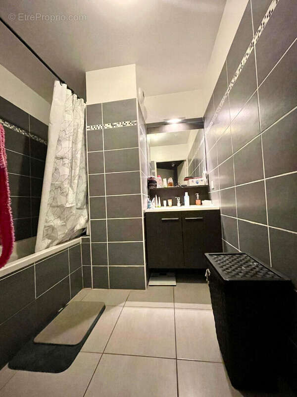 Appartement à DECINES-CHARPIEU