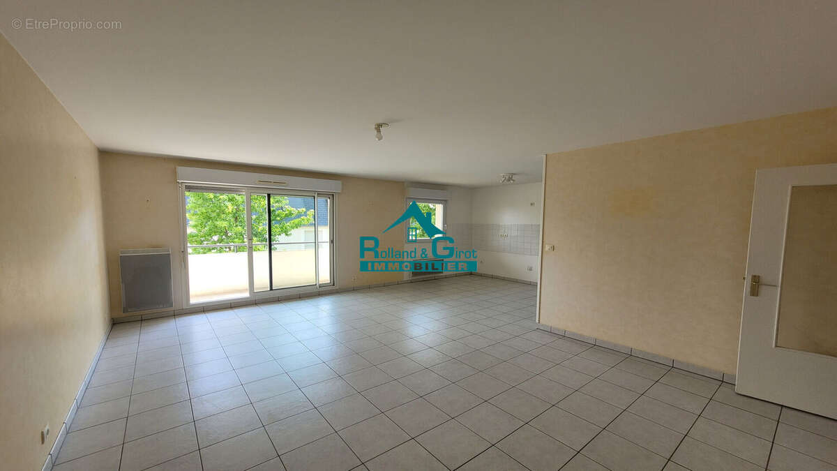 Exclusivité à ST AUBIN D AUBIGNE : Superbe appartement 3 pièces à vendre ! - photo 4