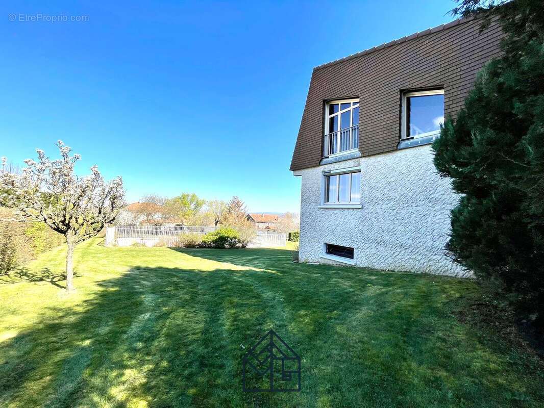 Maison à COMMELLE-VERNAY