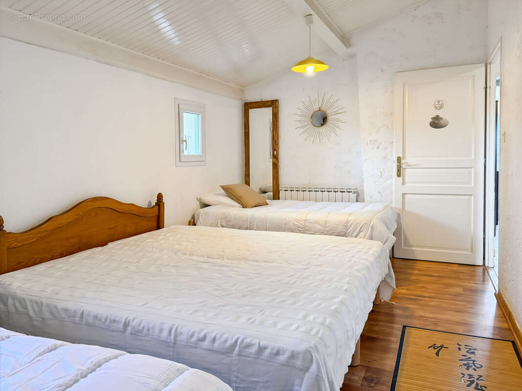 Maison à VILLENEUVE-DE-BERG