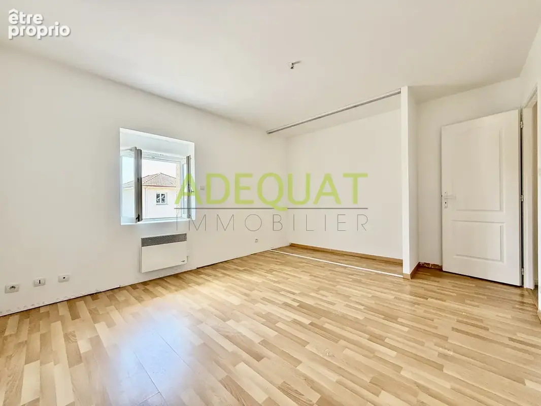VENERIEU, Maison individuelle / 4 chambres / garage attenant / cour intérieur... - photo 9