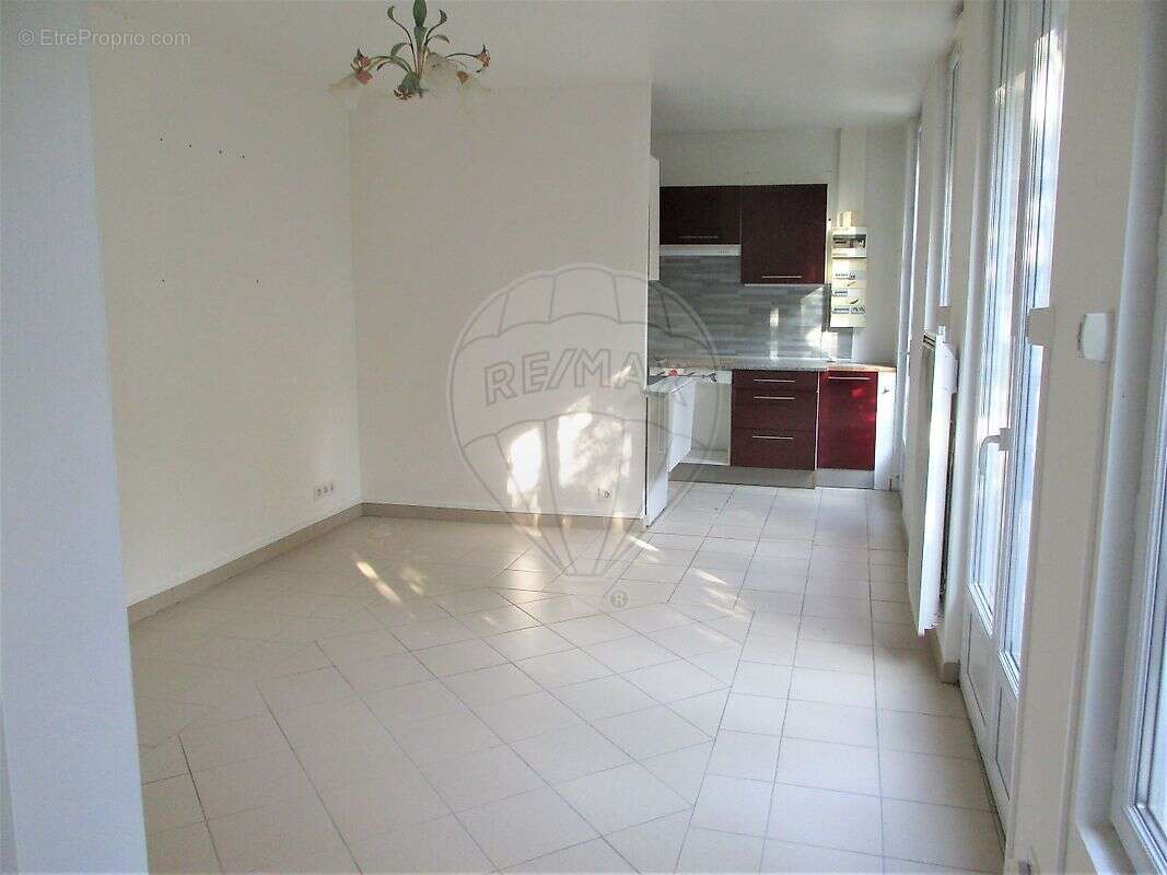 Autre à MONTEREAU-FAULT-YONNE