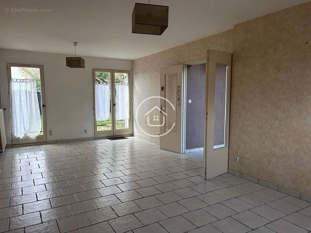 Maison à LA CHAUSSEE-SAINT-VICTOR