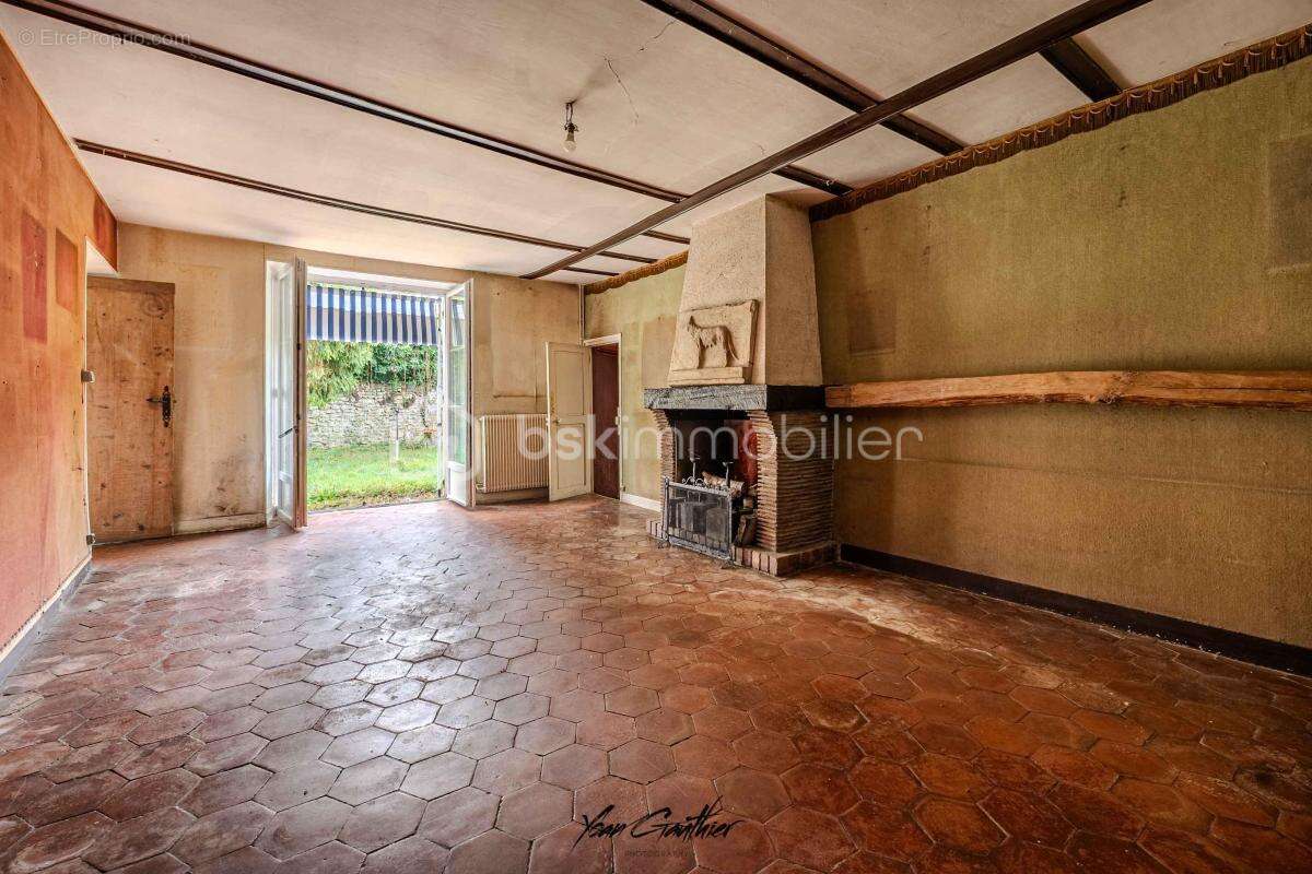 Maison à ORMOY-LA-RIVIERE