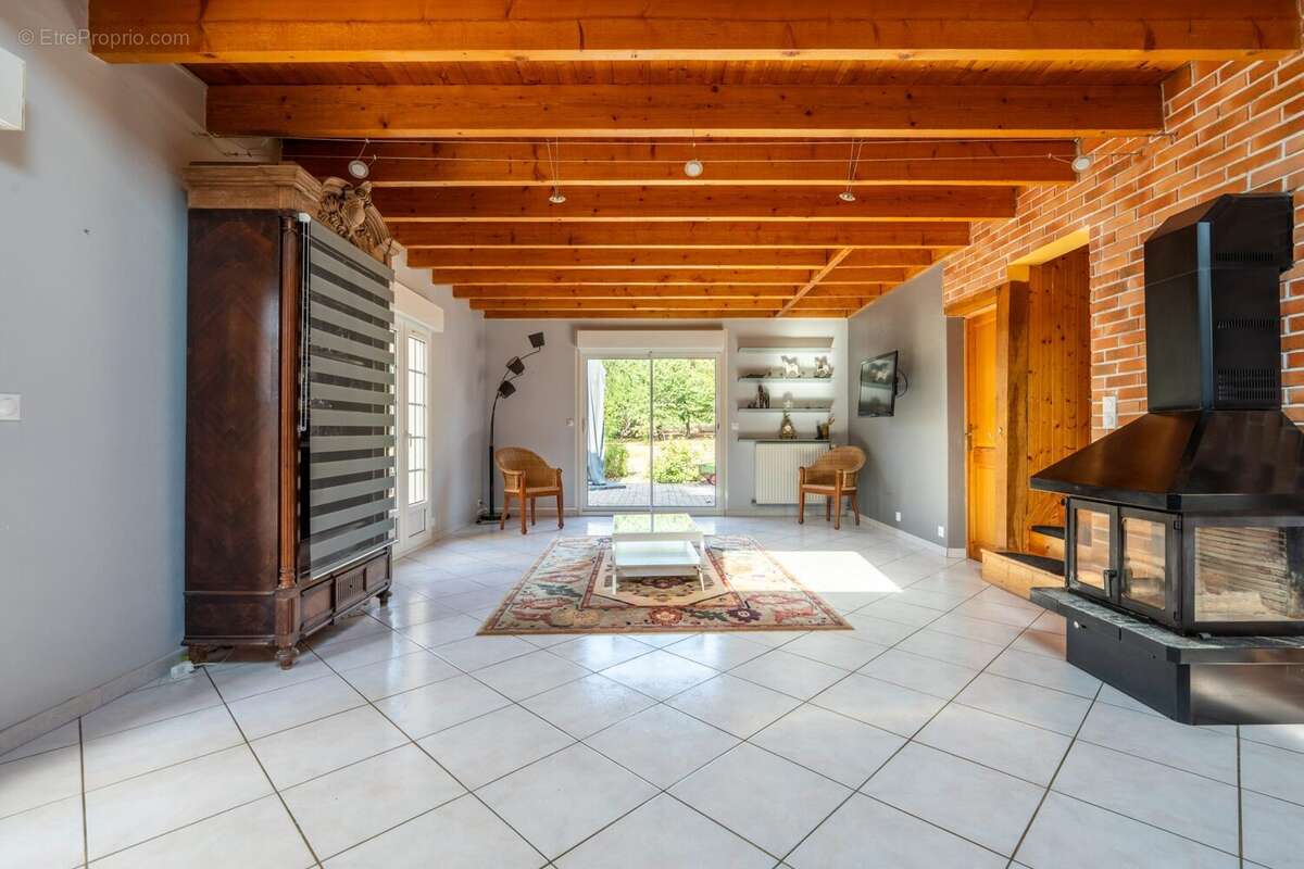 Maison 195 m² à Luynes  - photo 4