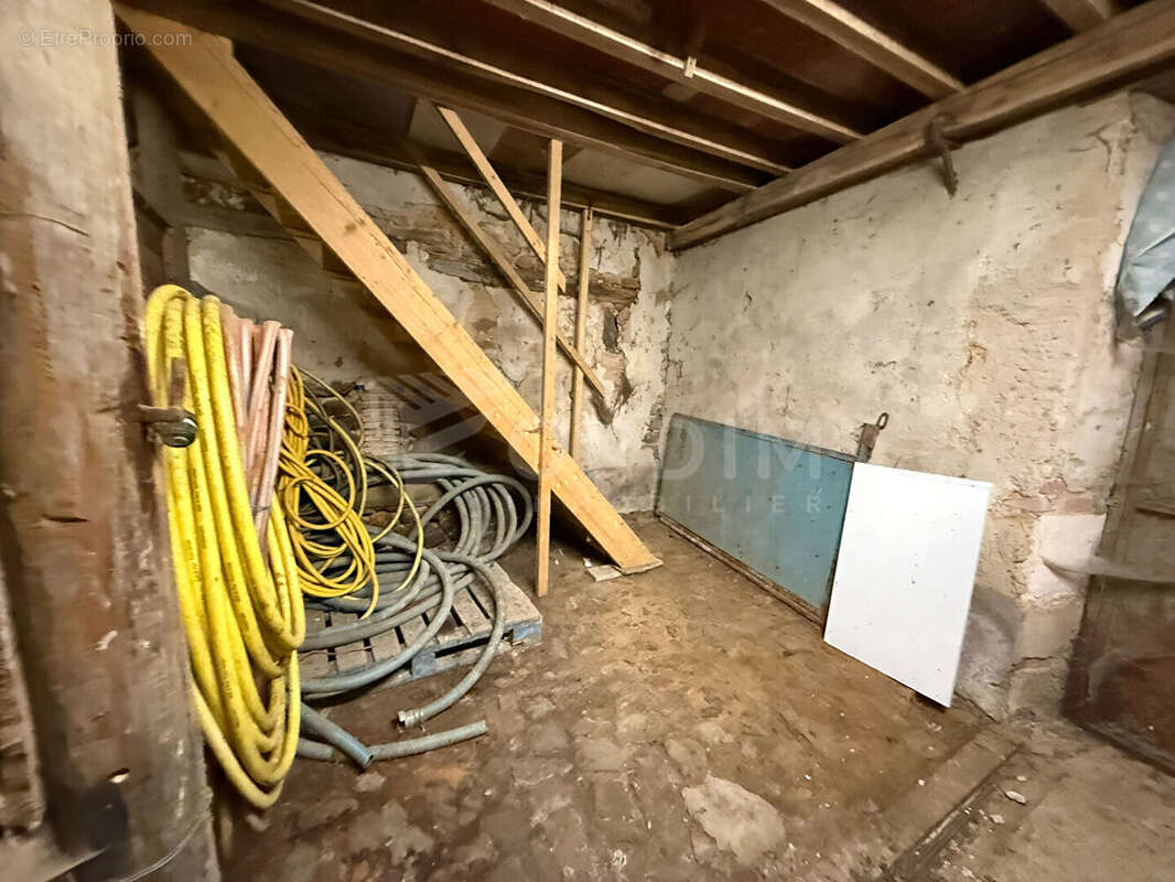 Maison à MOUTIERS-EN-PUISAYE