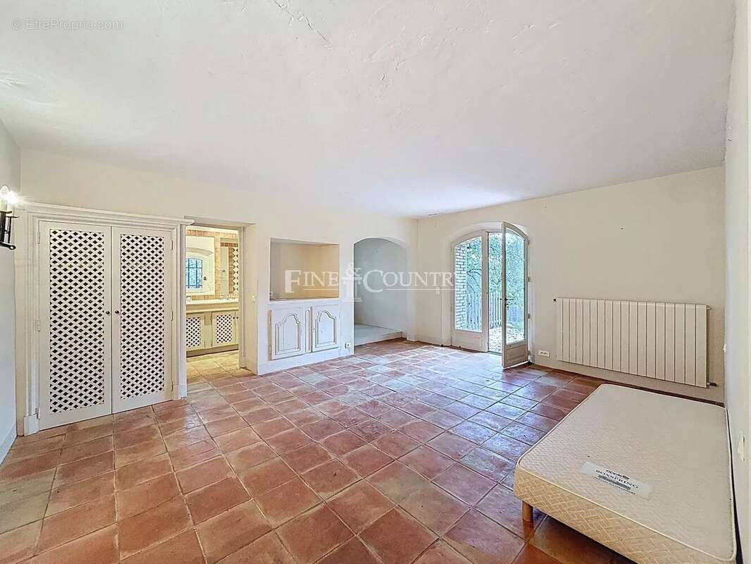 Maison à ROQUEBRUNE-SUR-ARGENS