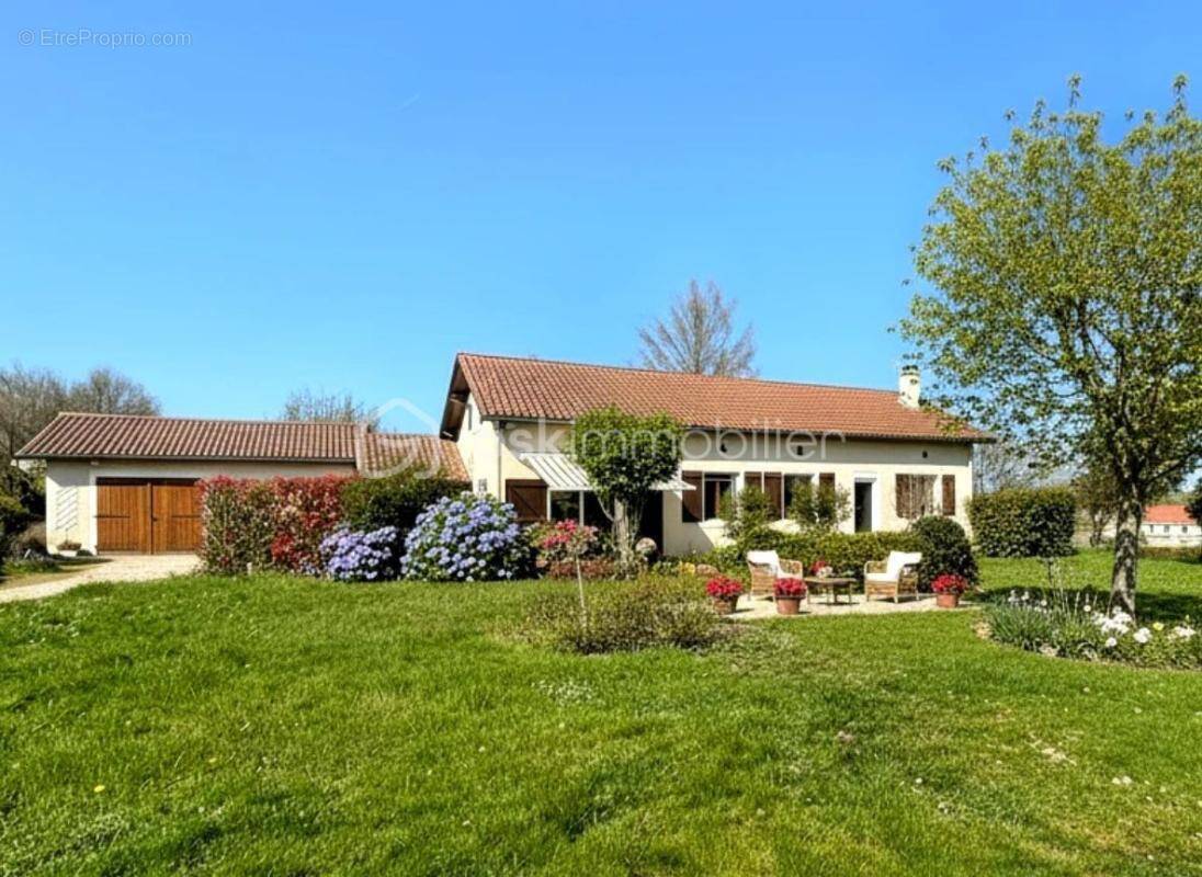Maison à LEMBEYE