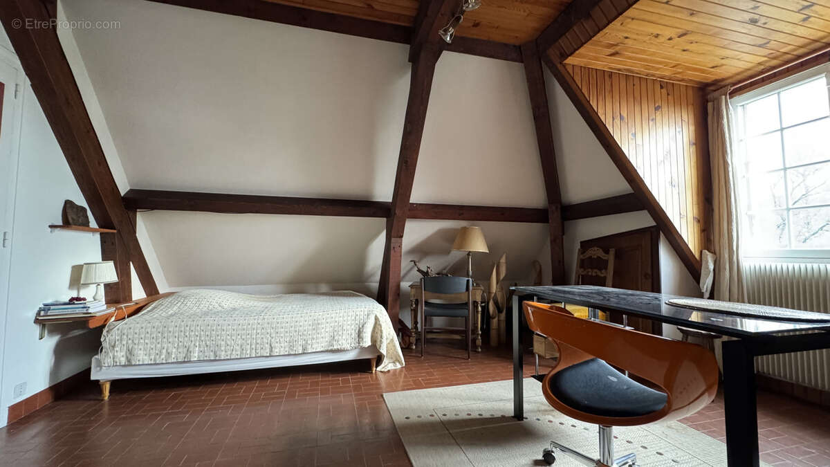 Maison à PUGNY-CHATENOD