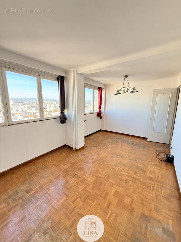 Appartement à MARSEILLE-5E