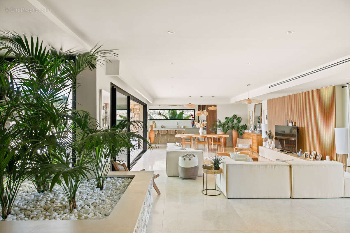 Maison à CARQUEIRANNE