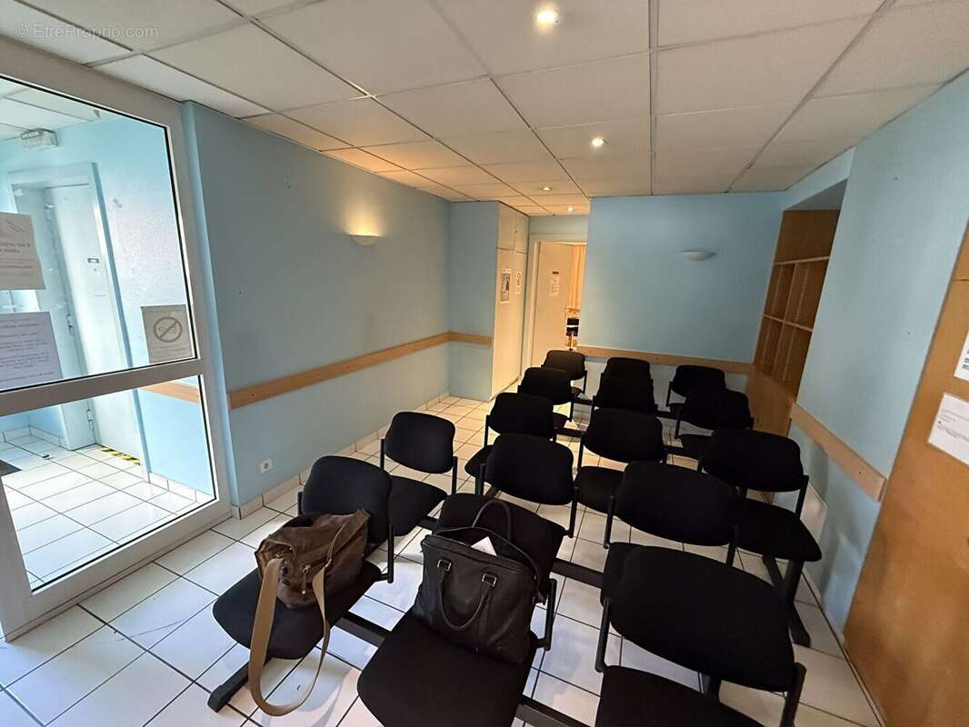 Local Professionnel  77M²  Libre - photo 8