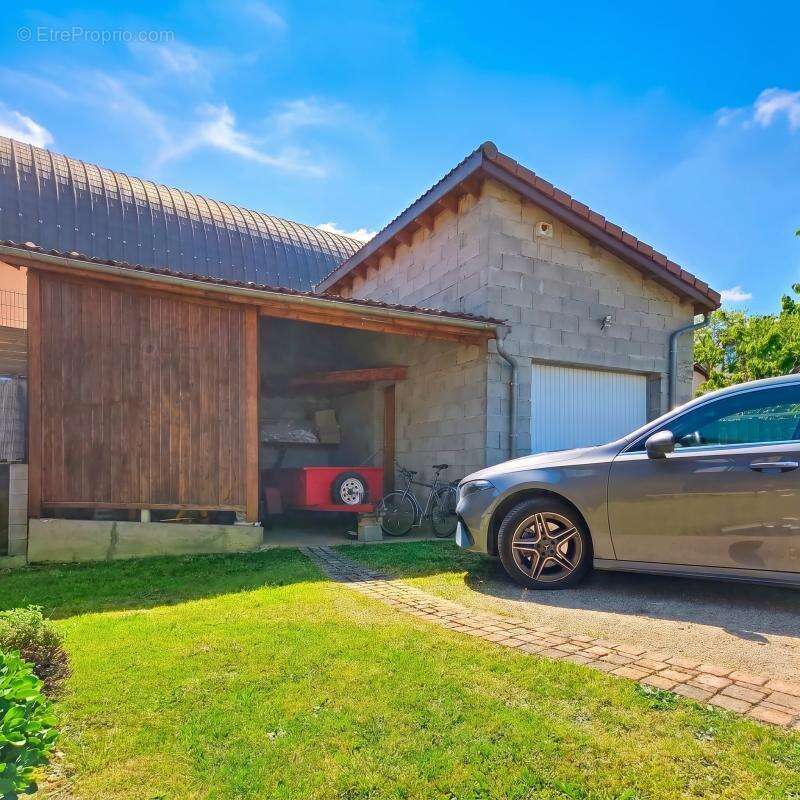 Maison - 4 Chambres - Buanderie - Jardin - Garage - Carport - photo 7