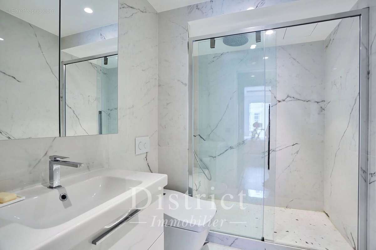 Appartement à PARIS-8E