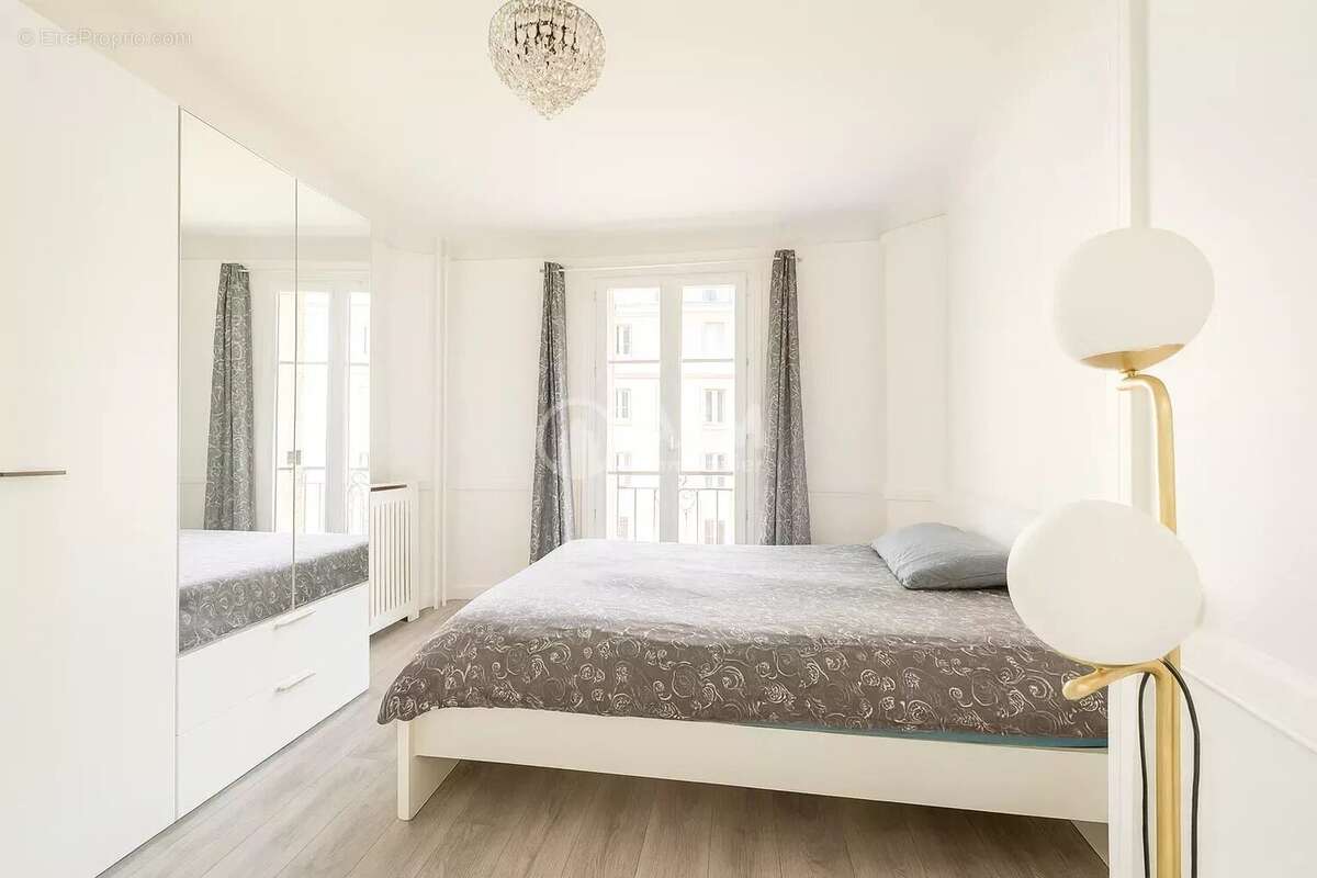 Appartement à COURBEVOIE