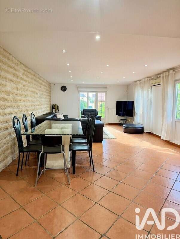 Photo 2 - Maison à MONTIGNY-LES-CORMEILLES