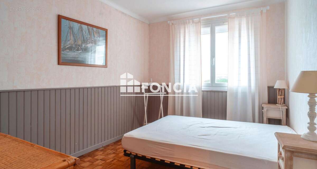 Concarneau - À 2 pas du Centre-Ville, de la Corniche et des plages - A Vendre Appartement T3 66 m2 - Parking + Cave - photo 4