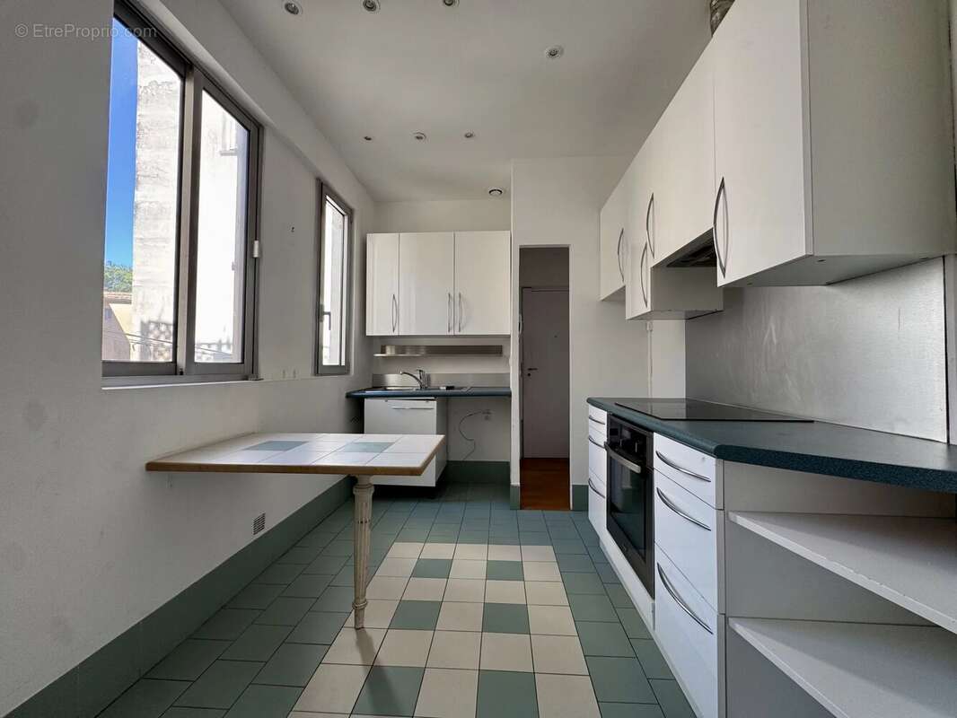 Appartement à MARSEILLE-6E