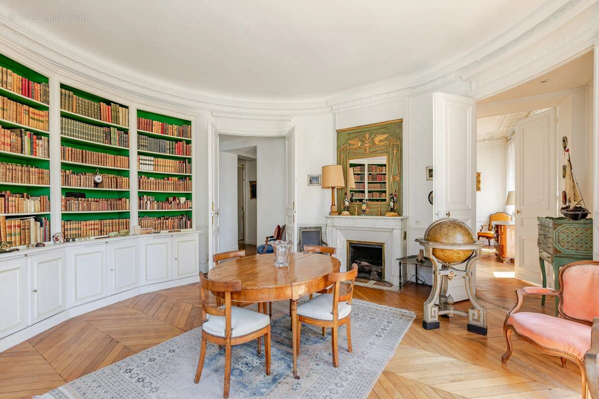 Monceau.  Appartement  lumineux de 4 pièces de 117m² en étage élevé. - photo 4