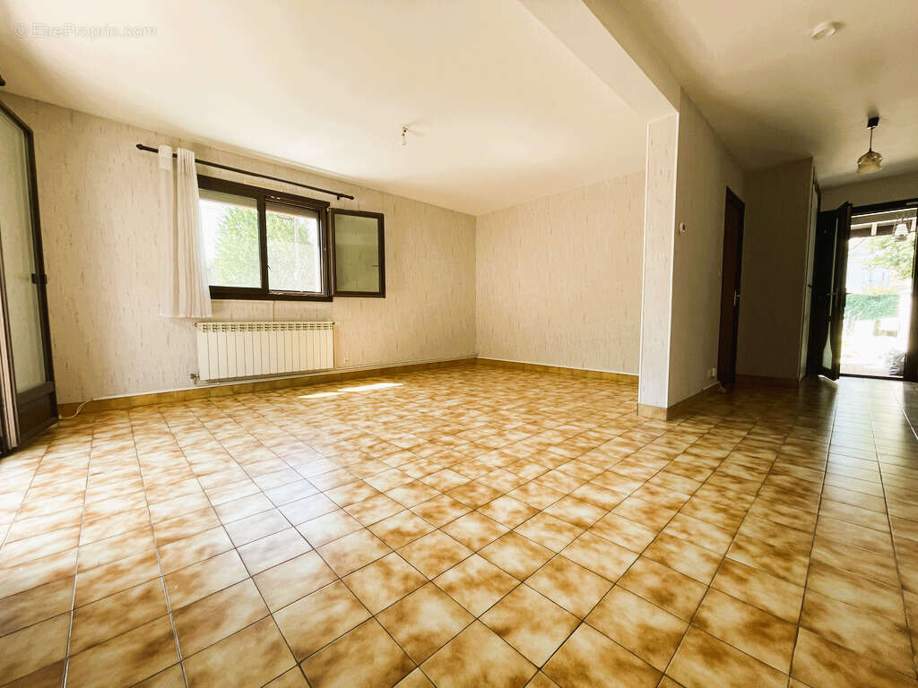Maison individuelle et garage sur terrain clos - photo 3