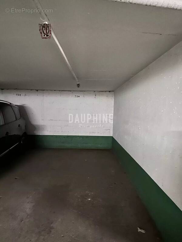 Parking à PARIS-6E