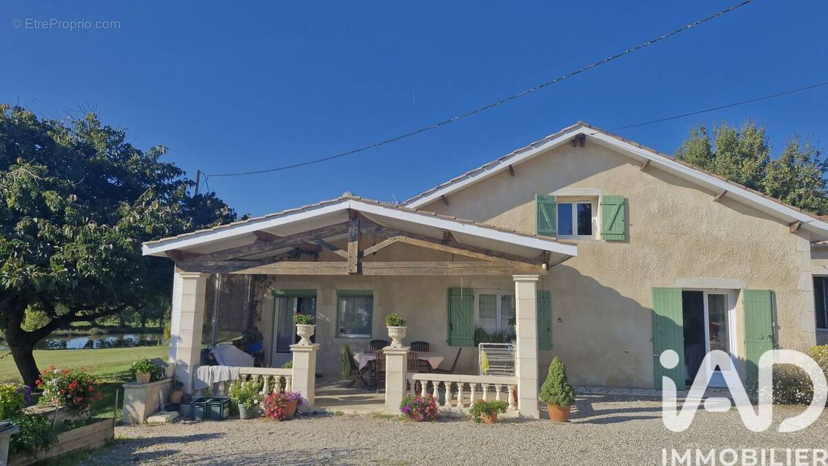 Photo 1 - Maison à LES LEVES-ET-THOUMEYRAGUES
