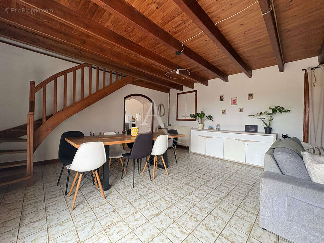 Maison 6 pièces - 4 chambres  - NALLIERS - photo 3