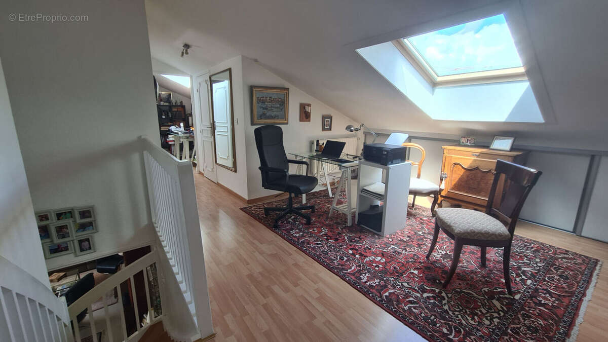 Appartement à SAINT-PRIEST-EN-JAREZ