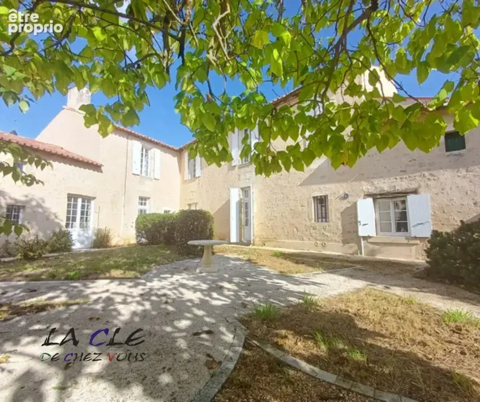 Maison à SAINT-HILAIRE-DES-LOGES