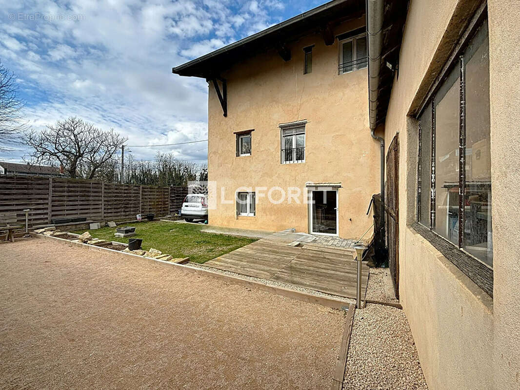 Maison à MONTMERLE-SUR-SAONE