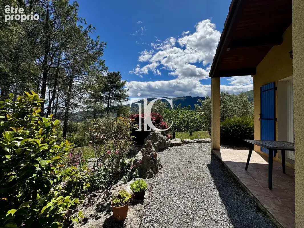 Villa 97m² sur 4203m² de terrain avec un chalet et dependances - photo 3