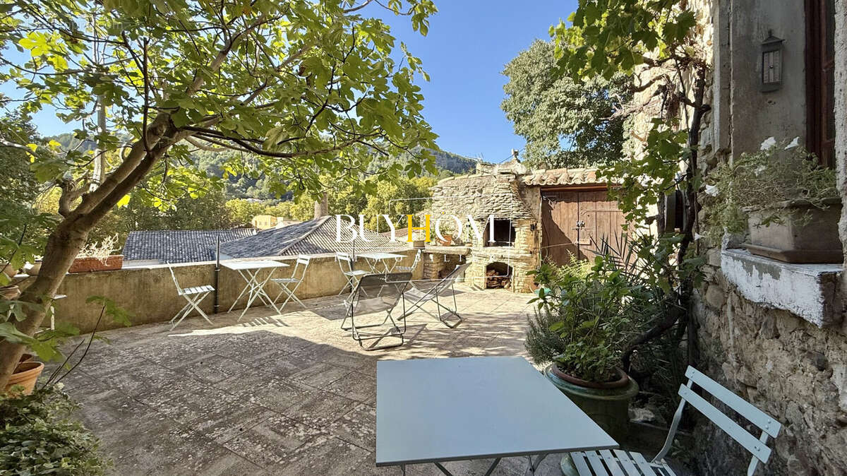 Maison à L&#039;ISLE-SUR-LA-SORGUE