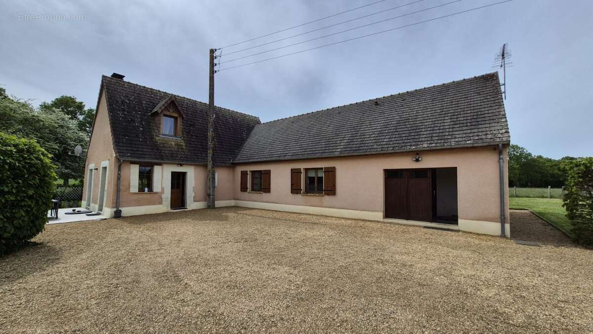 Maison à MEZERAY