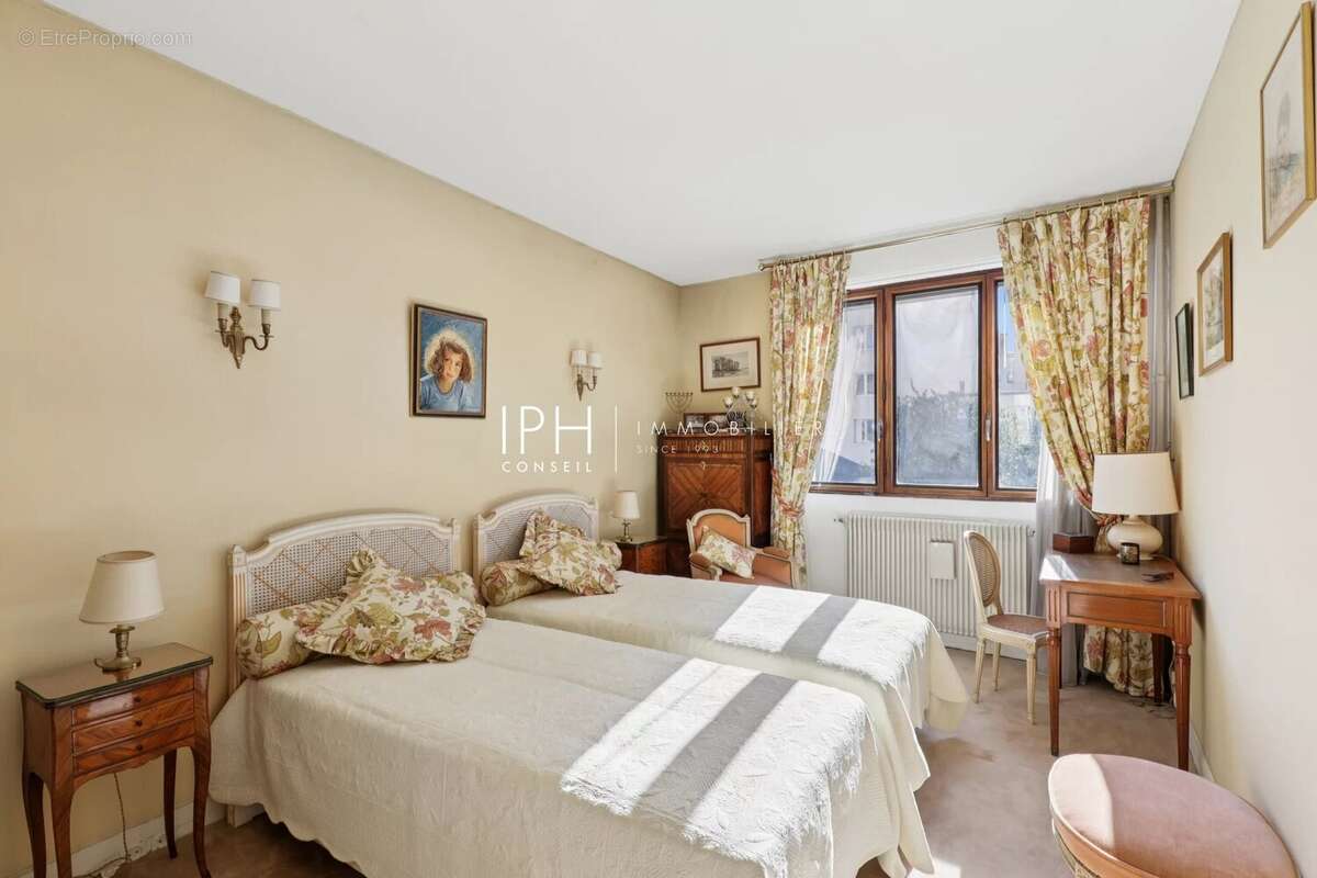 Appartement à NEUILLY-SUR-SEINE