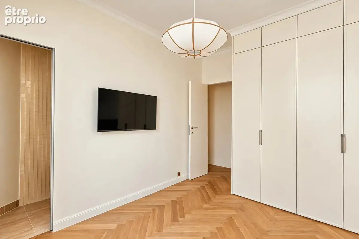 Paris 9e – Rochechouart / Rue Milton – Appartement rénové – 3 chambres - photo 8