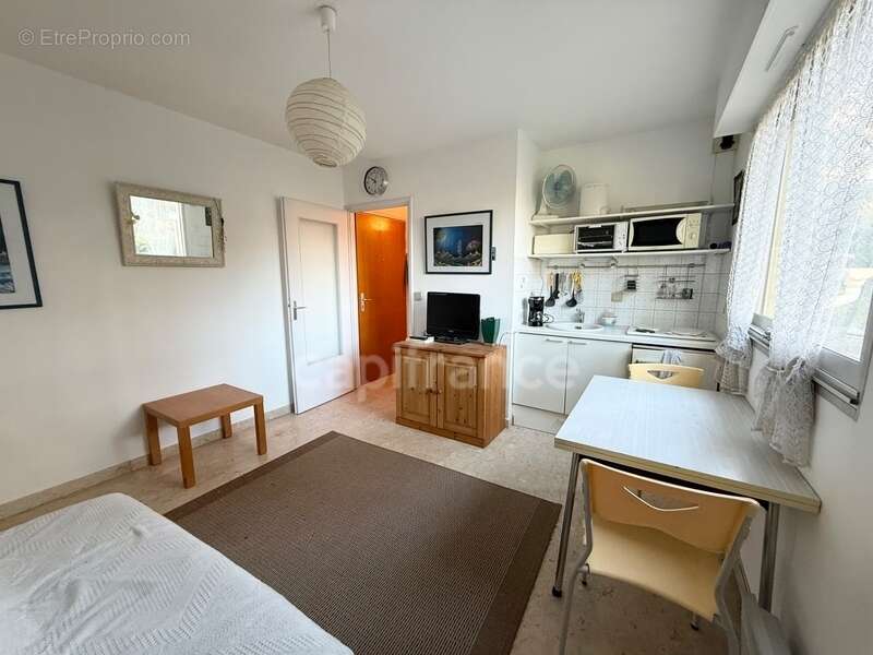 Appartement Studio à vendre 19 m2  SANARY SUR MER (83) - photo 3