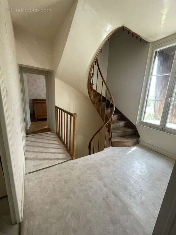 Maison de caractère à rénover – gros potentiel et grands projets ! - photo 10