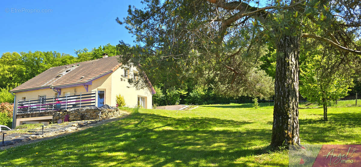 Maison romange sur terrain de 2427 m2 - photo 8