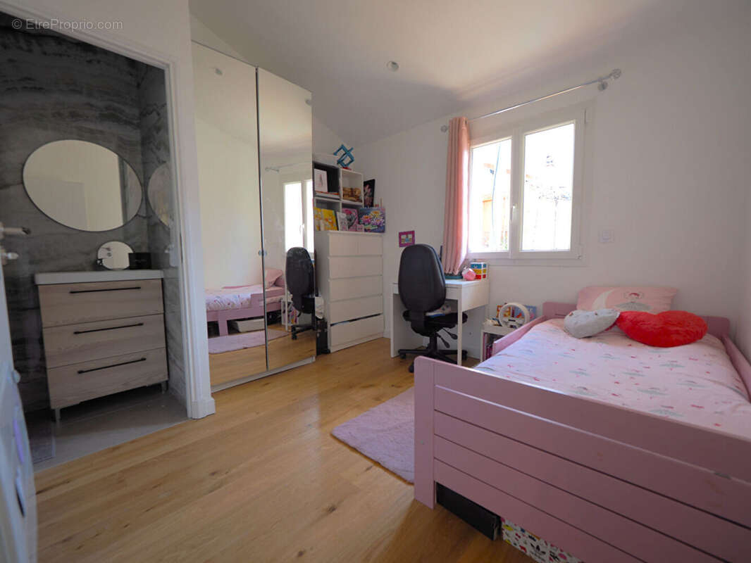 Maison à LES LILAS