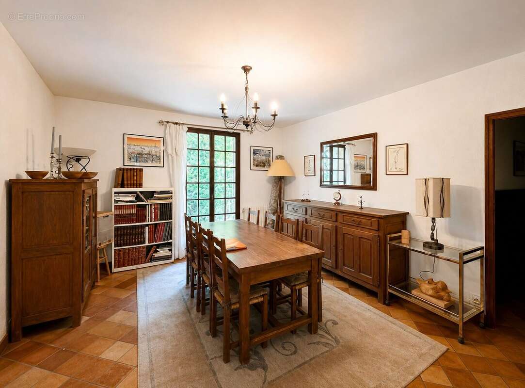 Salle à manger - Maison à SAINT-LAURENT-LES-EGLISES