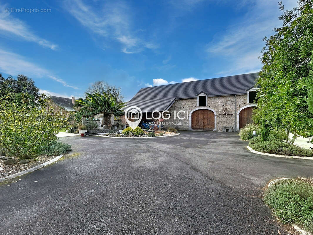 IGON - Vente d'un enclos béarnais rénové avec piscine - photo 4